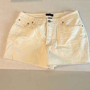 House of Harlow 1960 Cream Distressed High Rise Mom Shorts Raw Hem Size 29
